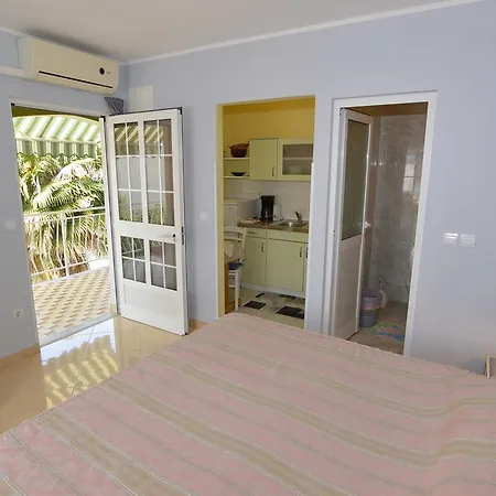 Sergggo - Location 5minute Walk Beach, Strand, בית הארחה 3*