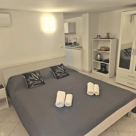 Sergggo - Location 5minute Walk Beach, Strand, 3* Porec